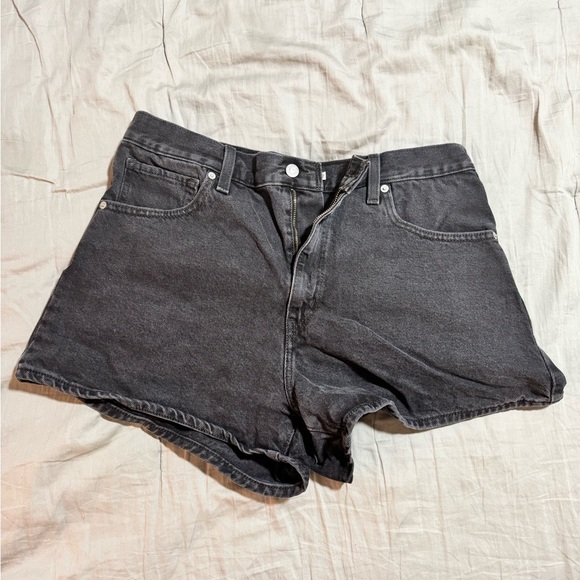 Levi’s High-Waisted Mom Shorts - Size 32 - Picture 2 of 4